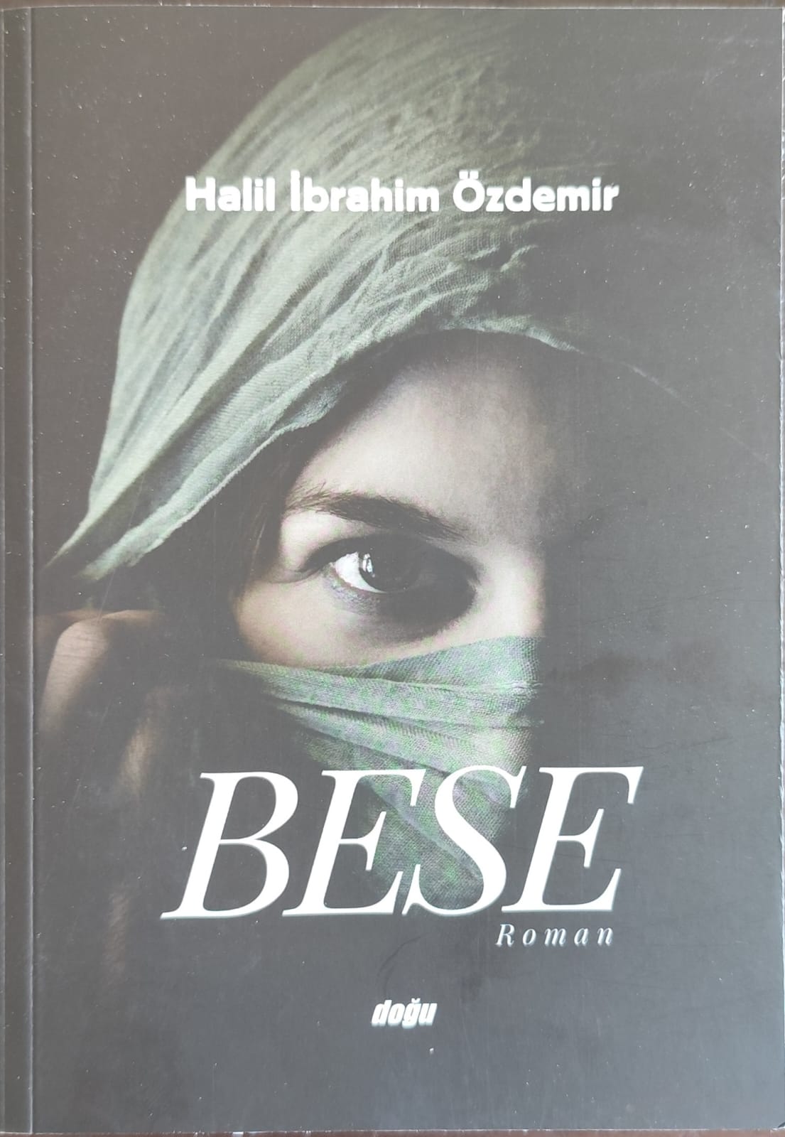 Halil İbrahim Özdemir’den toplumun dertlerini konu alan eser Teröre karşı dik duruşun romanı “Bese” çıktı