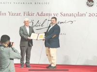 Yazarımız Adnan Öksüz'e “Yılın Yazarı” ödülü takdim edildi